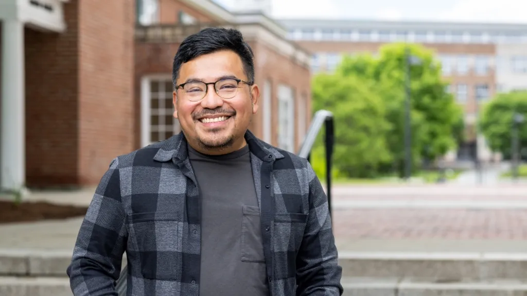 Shining a Light on Modern Central American Life_result